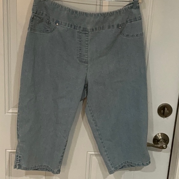 Ruby Rd. Light Blue Denim Capris - Picture 4 of 15